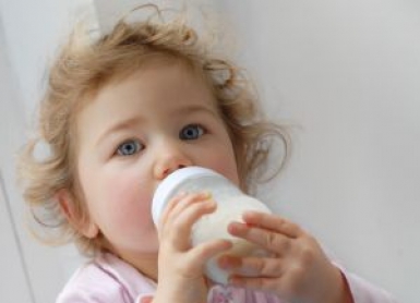 Обезжиренное молоко превращает детей в толстяков
