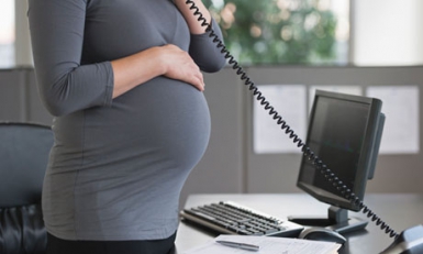 Развенчан миф о вреде работы для беременных